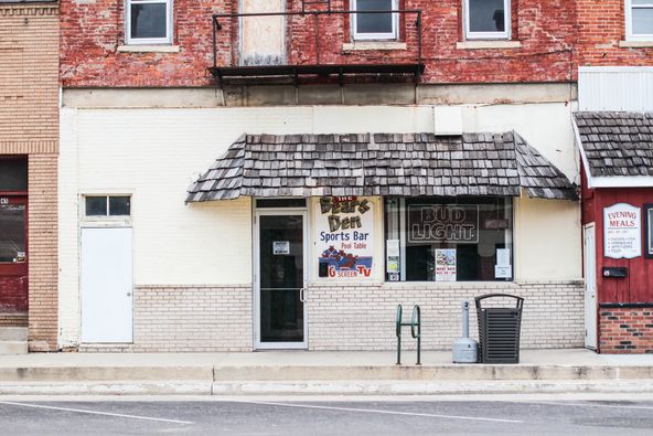 The Bear's Den: 47 S East Ave, Amboy, IL 61310